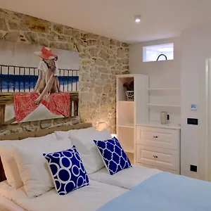 la-corte-di-kate-2.hotelinzadar.com/