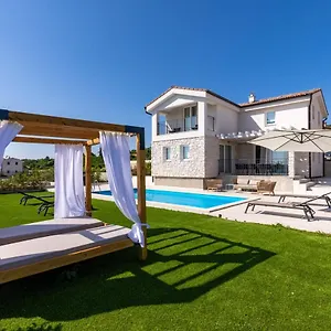  Villa Diminici Villas