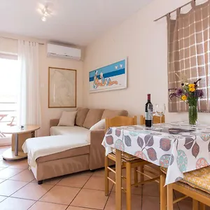 apartments-marta-krk.primorje-gorskikotar.com/